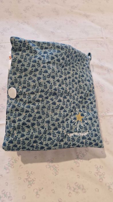 Livro de atividades para bebés