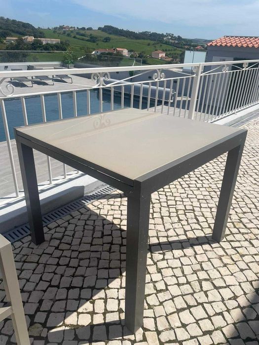 Conjunto exterior - Mesa extensível + 4 cadeiras
