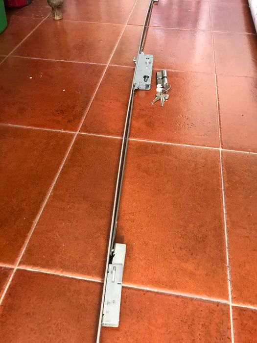 Fechadura com 3 pontos de fecho para alumínio
