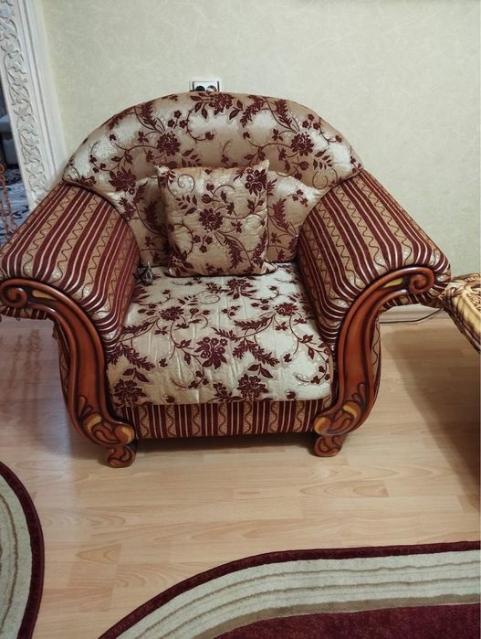Продам диван і два крісла