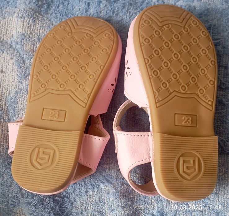 Продам босоніжки