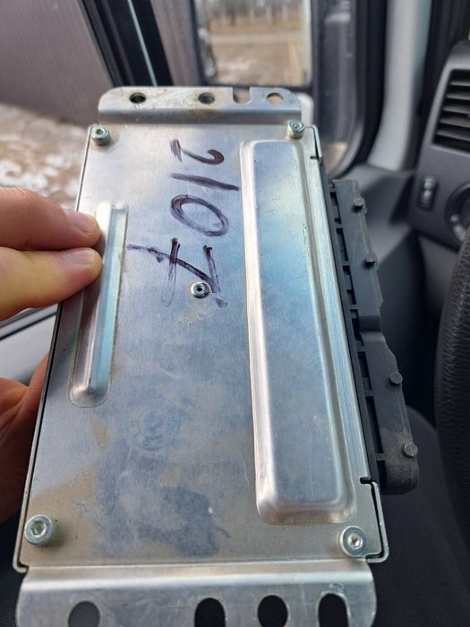 Електронний блок управління двигуном ваз2107.