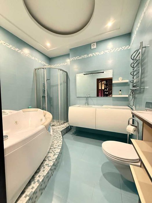 Чорновола 25, тиха, простора, затишна 2к, висота стелі 3м.