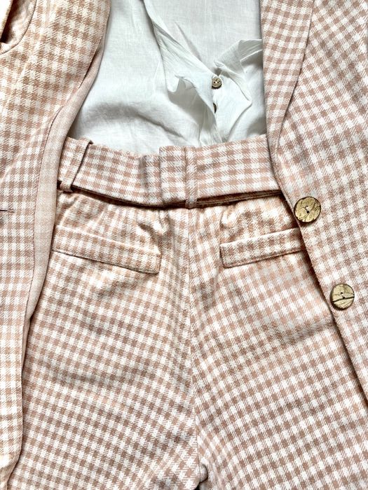 Женский костюм