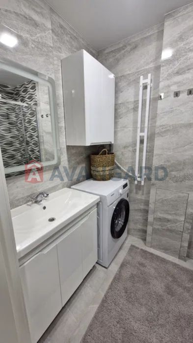 Продам трикімнатну квартиру Козача 39