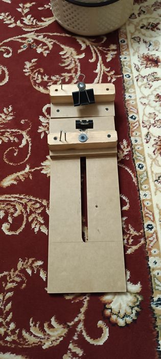 Станок для плетіння браслетів з паракорду.