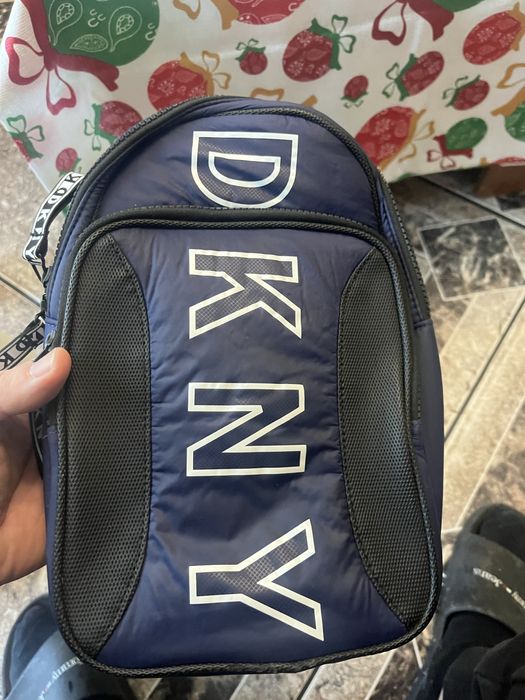 Сумка слінг DKNY
