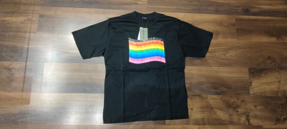 Koszulka BALENCIAGA - Rainbow Flag Vintage z paryskiego outlet S i M