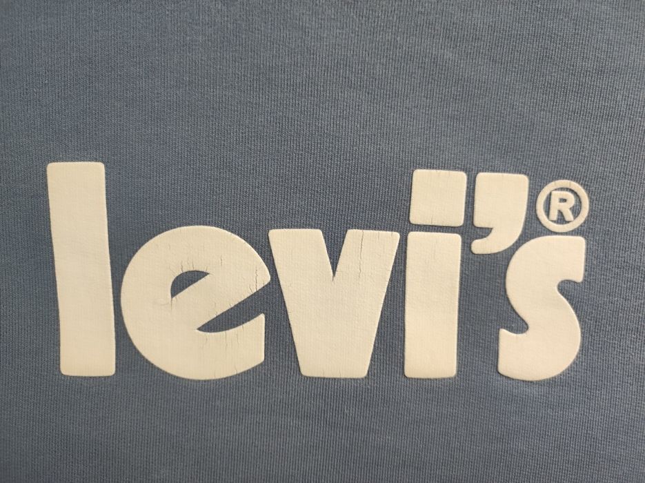 Кофта б/у Levi's. В гарному стані.