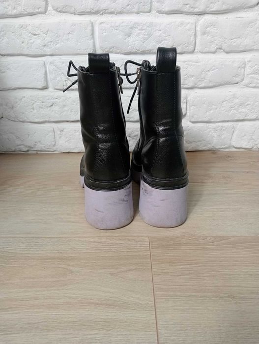 Buty zimowe na platformie skóra czarne i wrzosowe obcasy rozmiar 39