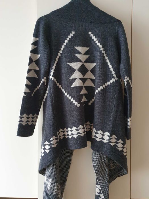 Ciepły nowy sweterek/kardigan Cubus w rozmiarze XS