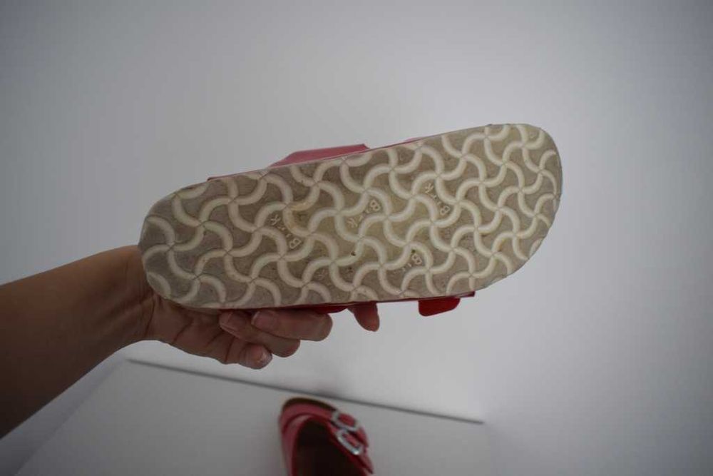 Birkenstock Klapki Arizona czerwone lakierowane 36