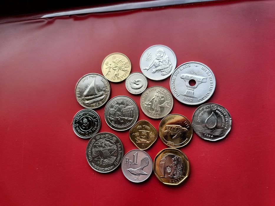 Продаю колекційні монети країн світу.