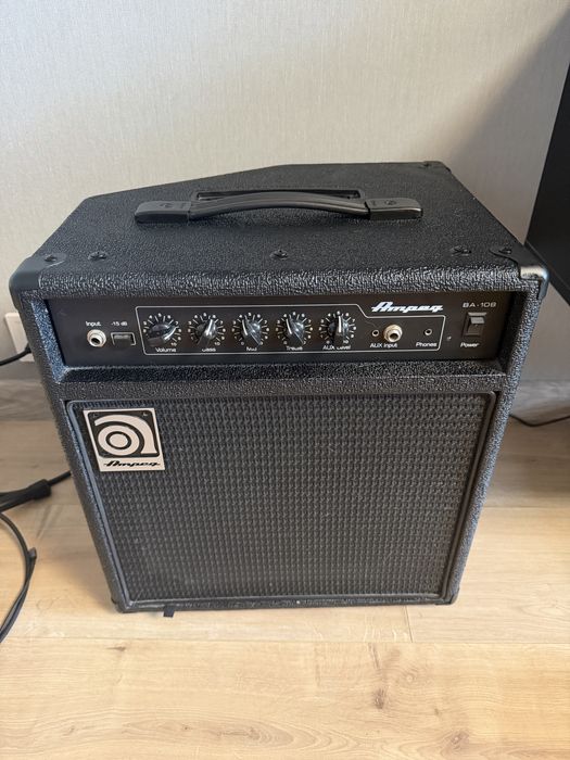 Бас гітара Harley Benton JB-75 з комбопідсилювачем Ampeg BA-108 20w