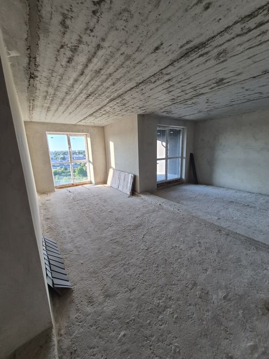 Двохярусна 2 к-на квартира з верандою в готовому будинку (84,8 м²)