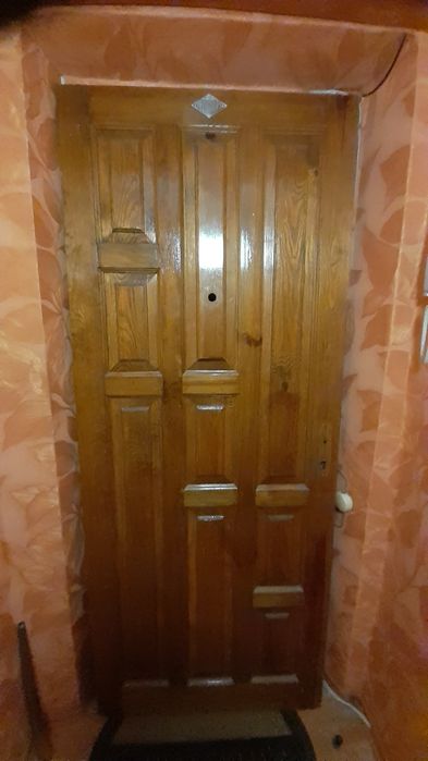 Входная дверь деревянная