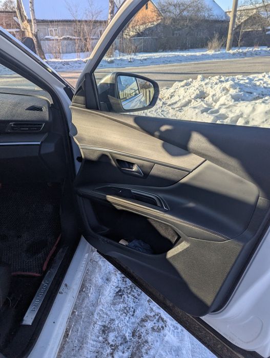 Продам Пежо 5008