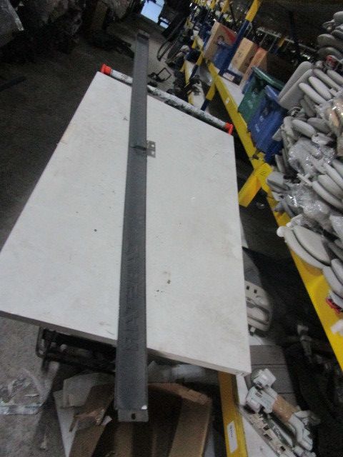 Grelha do Pára-Choques da Frente NISSAN Cabstar Chassis (F22, H40)