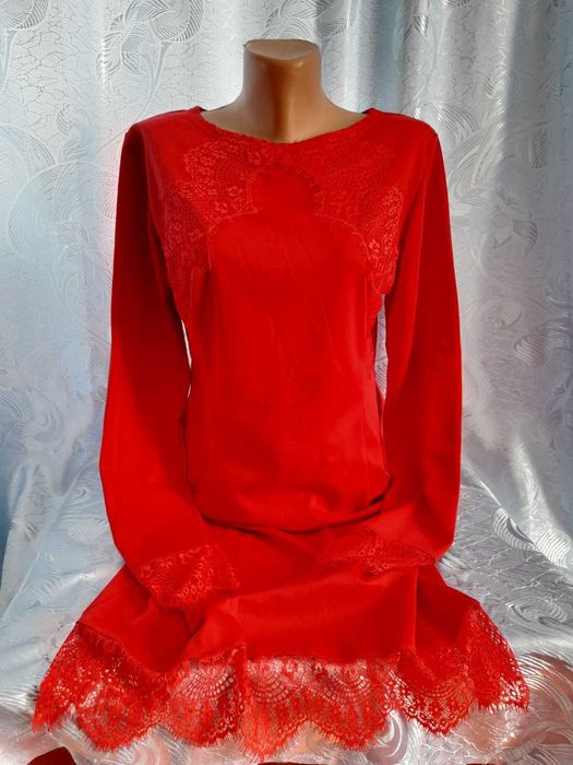 Плаття червоного кольору