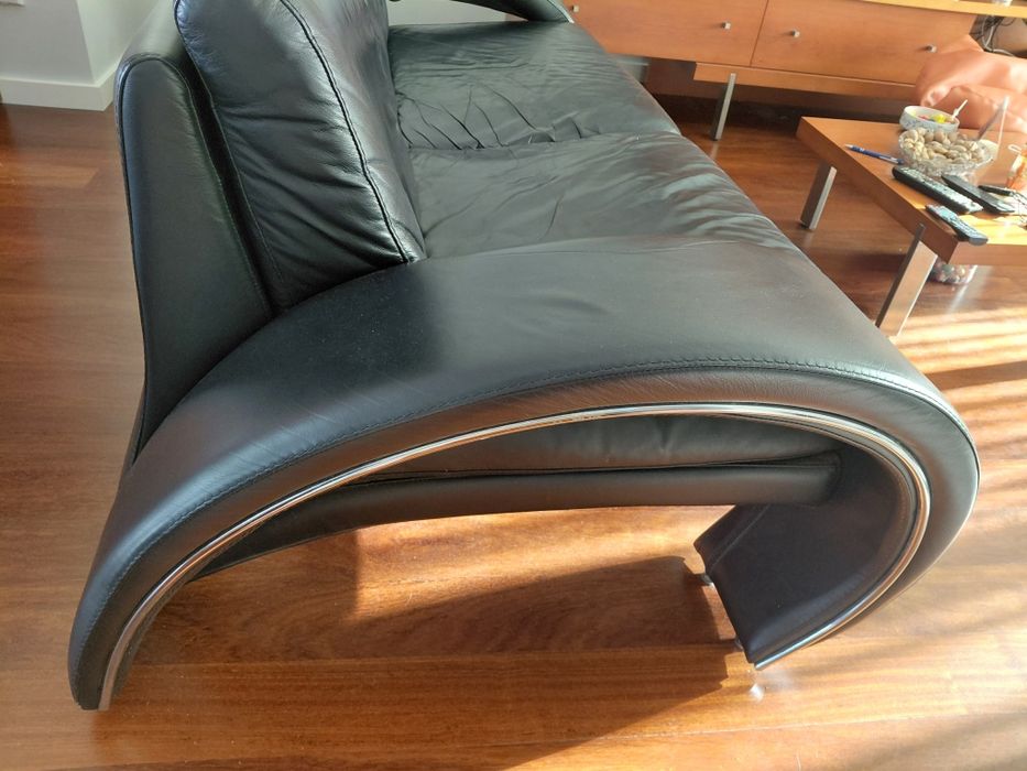 Sofá 3 lugares em pele preta