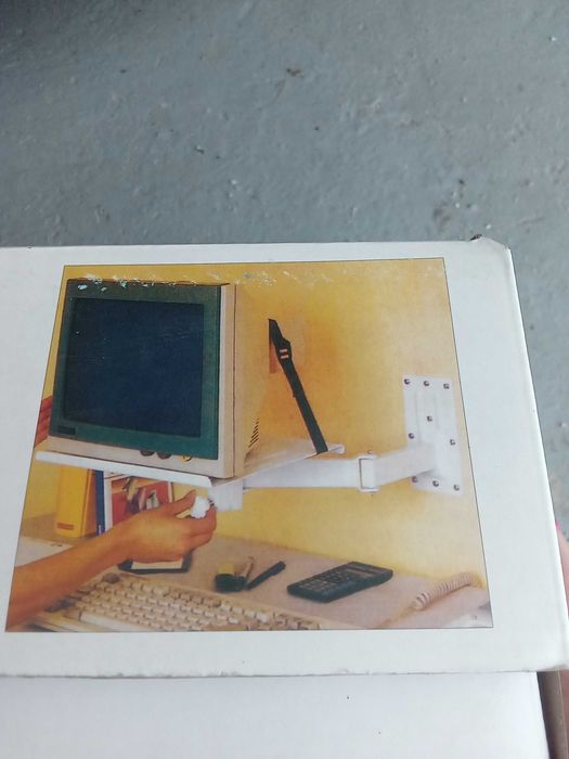 Кронштейн  новий