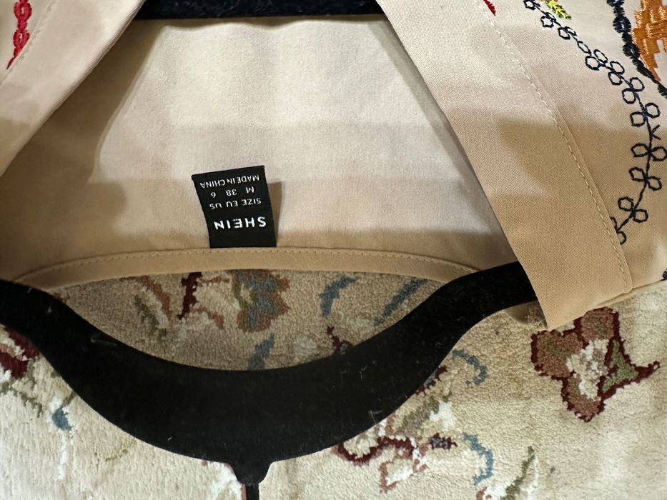 Стильна вишита блуза