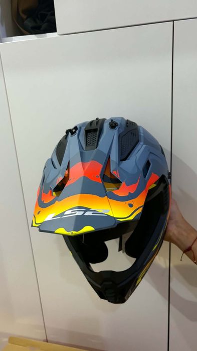 Sprzedam Nowy Kask na hulajnoge elektryczną