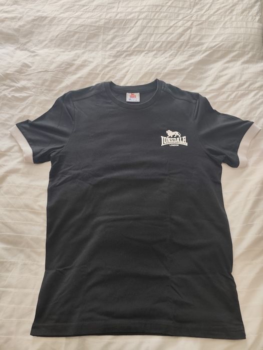 T-shirt preta Lonsdale