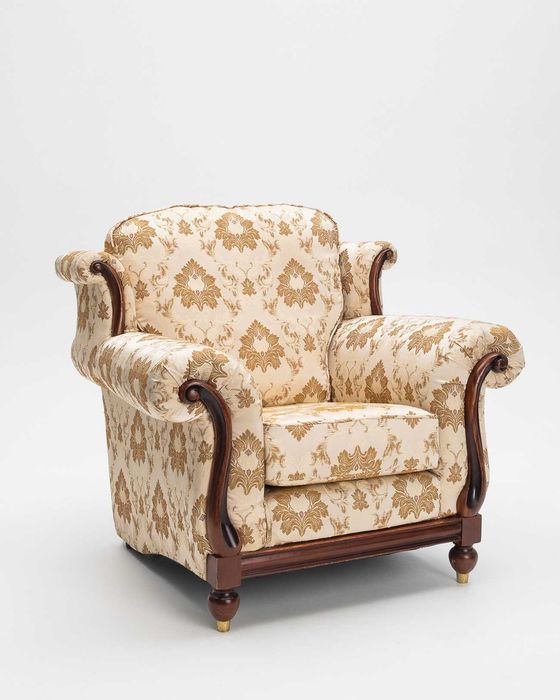 Крісло класичне реставроване. Після хімчистки!