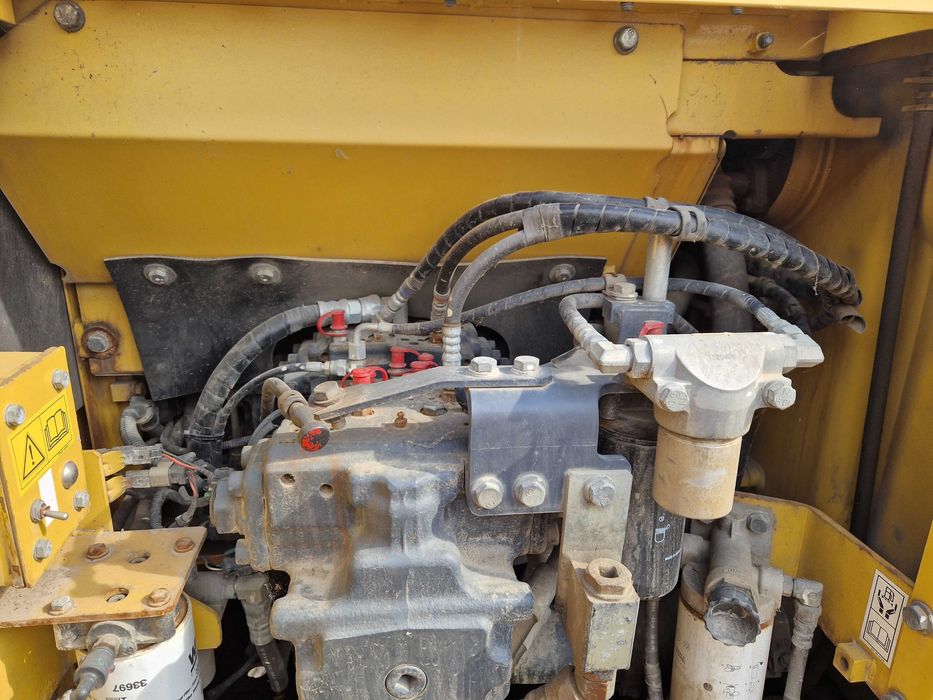 koparka komatsu HB 215  pc 210 pc 240 części 2012r pompa