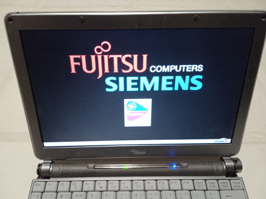 Ноутбук SIEMENS (Made in Germany).