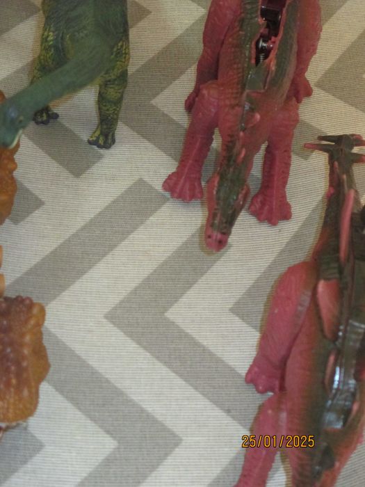 Mais de 20 dinossauros em pvc