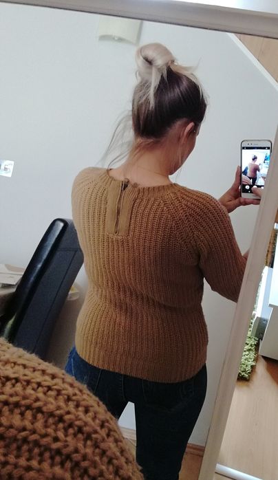 Sweter suwak na plecach