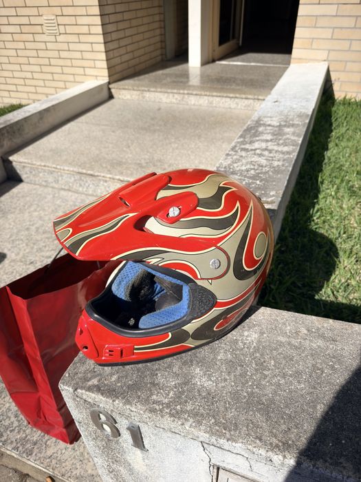 Capacetes de enduro em bom estado