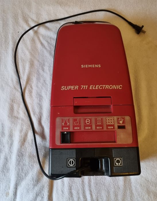 Aspirador Antigo a trabalhar