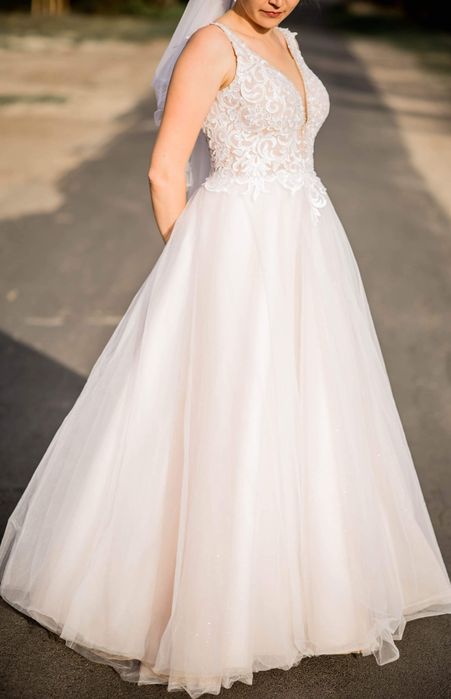 Suknia ślubna w kształcie litery A