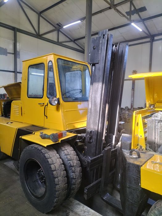 Львівський навантажувач дизельний двигун Д240(мтз80) вантажопідйо 5т