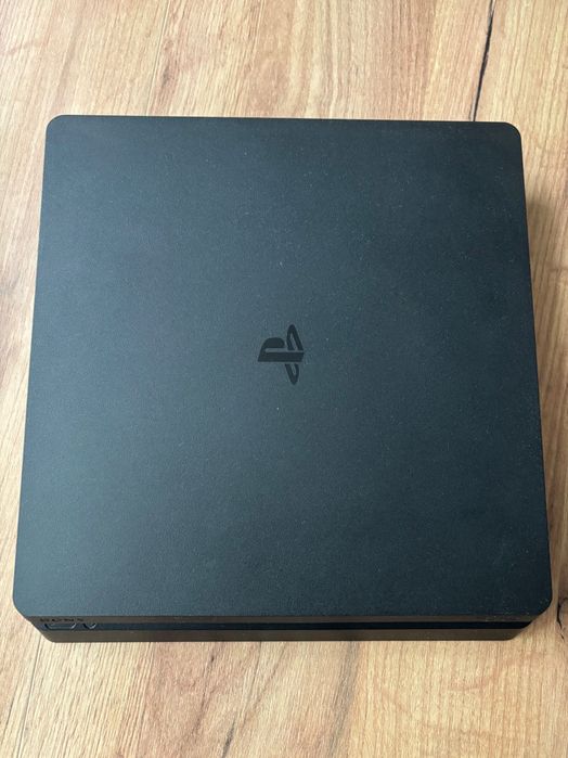 PlayStation 4 Slim + dwa pady – uszkodzona