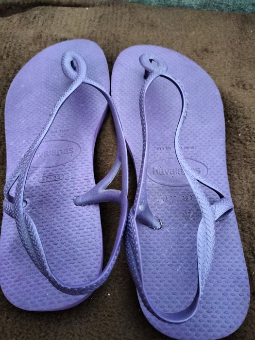 Chinelos havaianas 12€ 43,44 número 37a 35  15€ os pequenos  são 10€