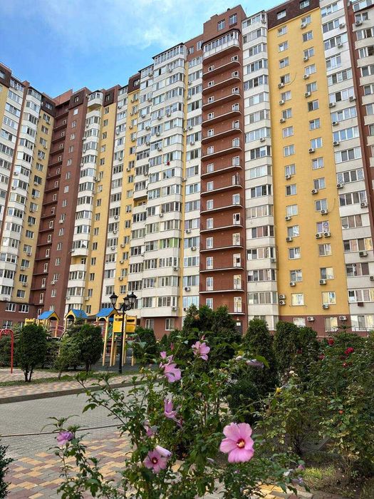Радужный. Квартира з ремонтом.