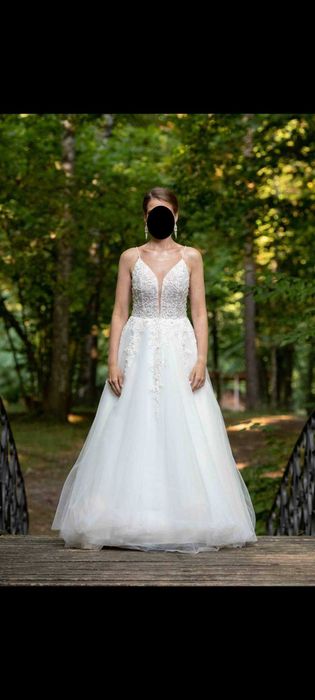 Piekna unikatowa suknia slubna recznie wyszywana z welonem