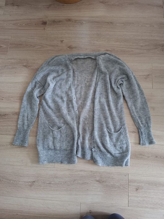 Jasnoszary sweter