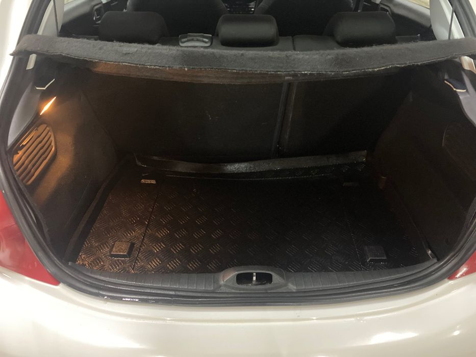 Авто Peugeot 208 2013 року