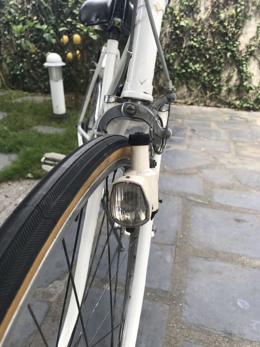 Bicicleta - Pasteleira inglesa de senhora antiga e restaurada