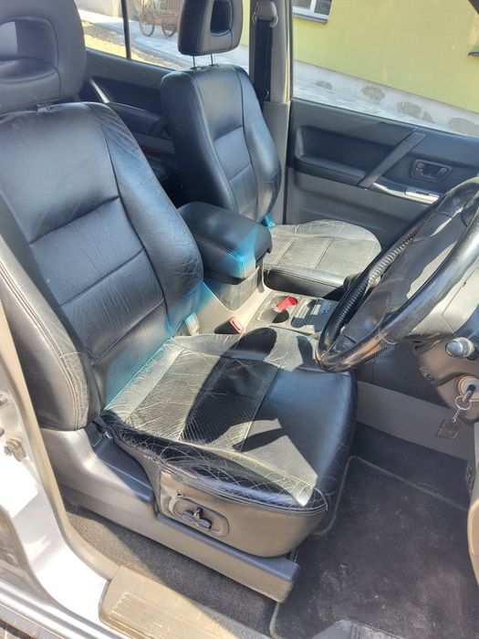 Сидіння передні, салон Mitsubishi Pajero Wagon 3. Третій ряд сидінь.