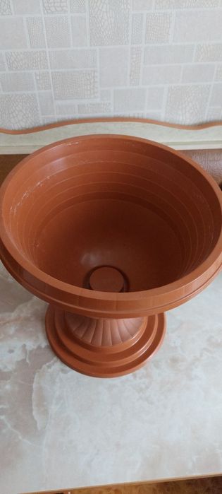 Вазон для цветов,б/у., в хорошем состоянии.