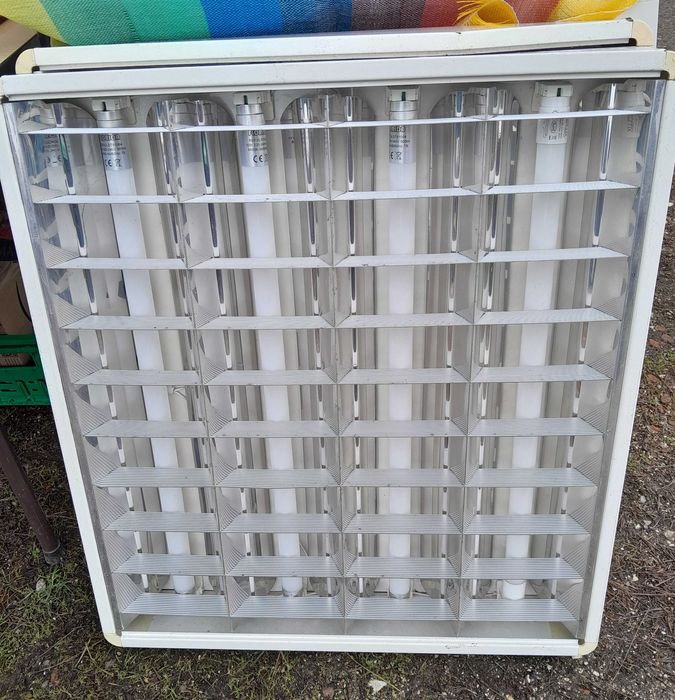 Armaduras fluorescentes com 4 lampadas