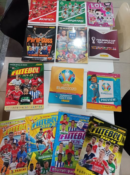 Muitas cadernetas vazias de Futebol