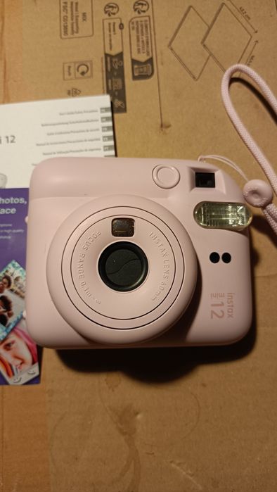 Instax Mini 12 aparat natychmiastowy, użyty raz, stan perfekcyjny.
