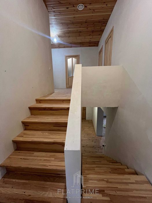 Продам будинок 240м² з майже завершеним ремонтом 20 сотих землі Без комісії
